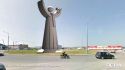 Лицом к приезжающим  и уезжающим