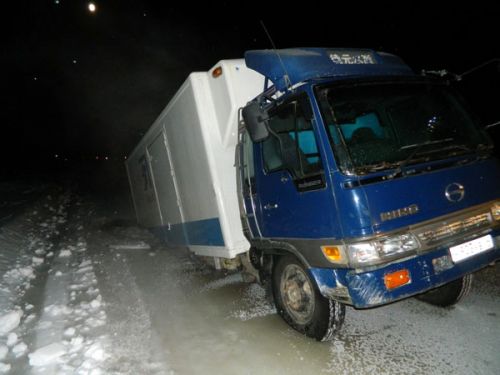 Рисковый водитель утопил грузовик 