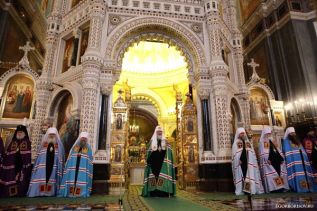 Божественная литургия в Храме Христа Спасителя 