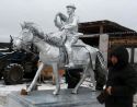 В Мындагае установили памятник Герою Труда