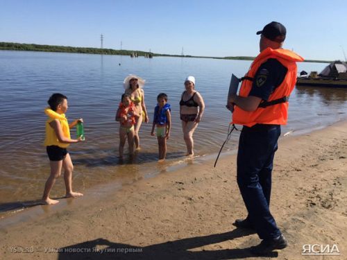 В ожидании воды. Официально пляж в 202 микрорайоне открылся только на этой неделе