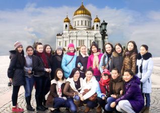 Выше куполов Ансамбль «Кэнчээри» пел в главных храмах России