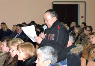В месяце от свежей газеты