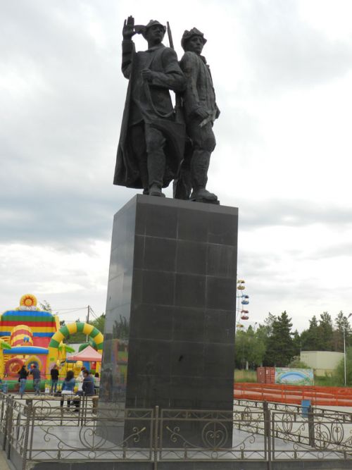 «Комсомольцы»-близнецы