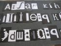 Дети рисуют буквы 