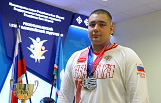Тяжелая медаль  из Малайзии