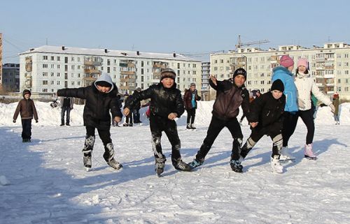 На снежном Зеленом лугу