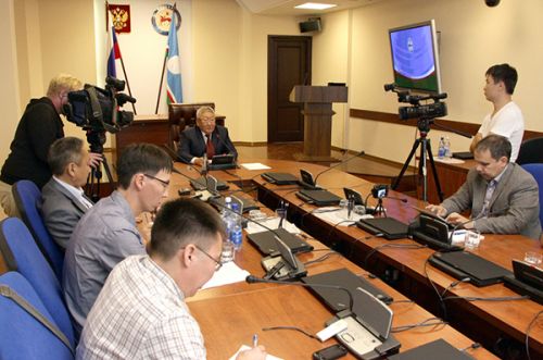 «Сейчас надо решать  насущные проблемы»