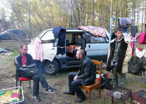 Не верь,  живи в палатке, жди…