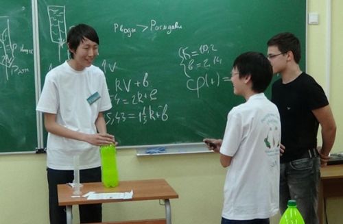 Физики в первом бою