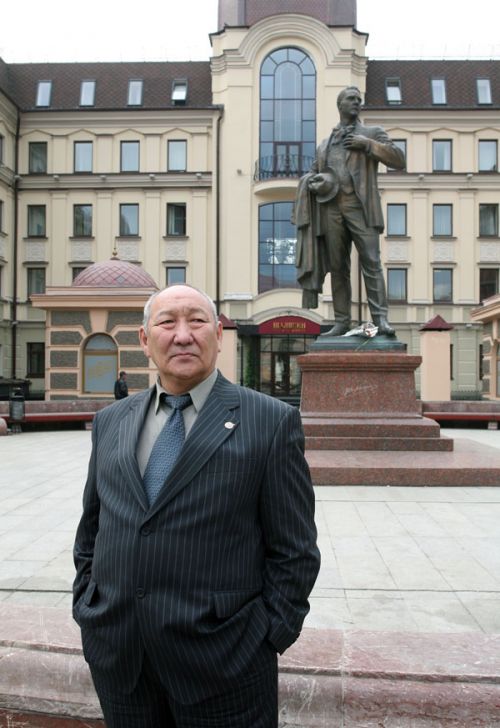 Художник пения. Солисту якутской оперы Ивану Степанову 70 лет!