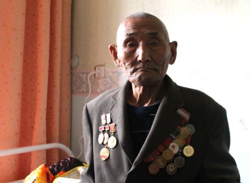 Брат воевал,  а я работал