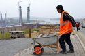 Гастарбайтеров подвинут в строительстве и на транспорте