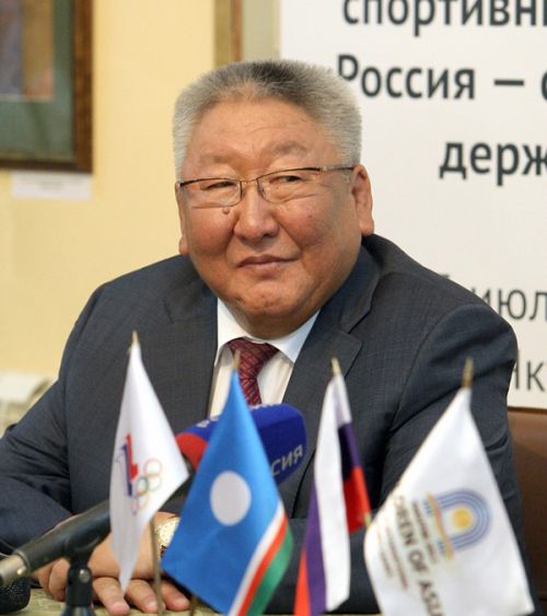 Егор Борисов на фоне коллег