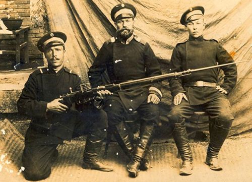 Где тревога, туда казаку  и дорога