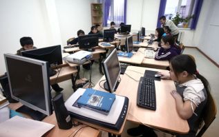 О льготах для учителей, итогах ЕГЭ и доступности образования 