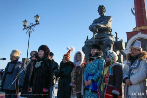 Дорогие якутяне! Поздравляю вас с Днем народного единства!