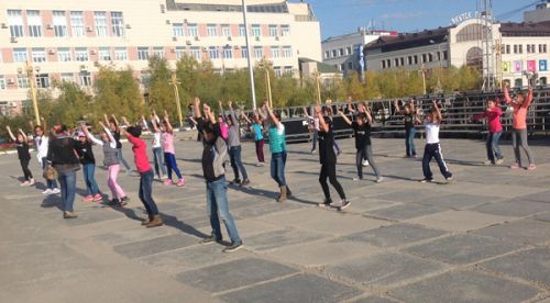 «Девочки,  не работайте вполножки!»