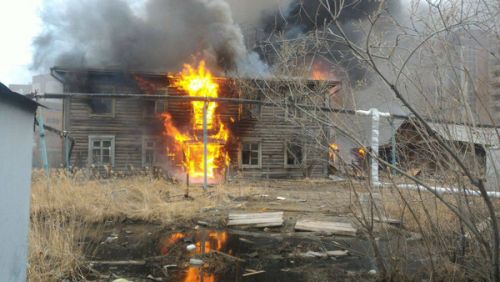 Пожарная тревога.  Жители деревянных домов боятся за свою жизнь
