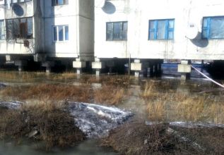 Усть-Нера тонет в фекалиях