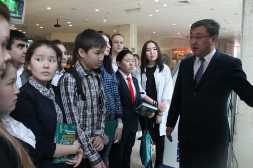 Первый медицинский учебник  для школьников