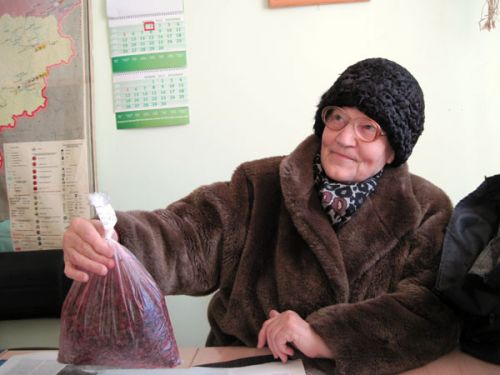 Вчера брусника была по 200, и крупная