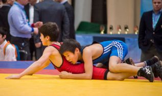 Чемпиону вручили бычка