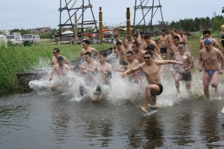 По воде и по суше