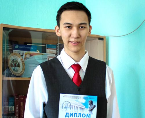 Будущий дизайнер  изучает медведей